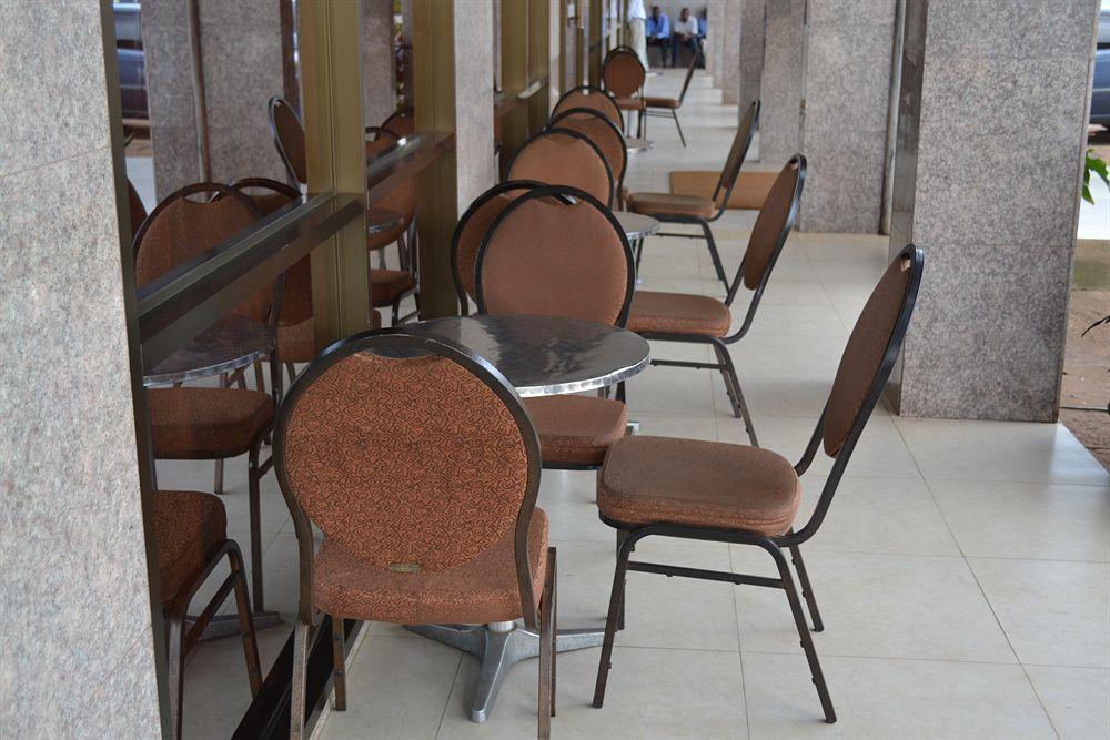 Hotel Mansel Yaoundé エクステリア 写真