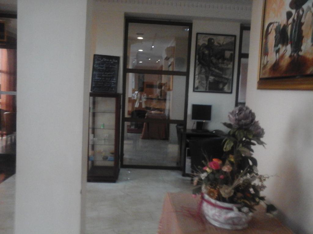 Hotel Mansel Yaoundé エクステリア 写真