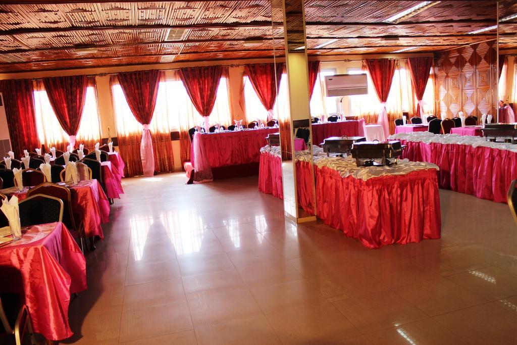 Hotel Mansel Yaoundé エクステリア 写真