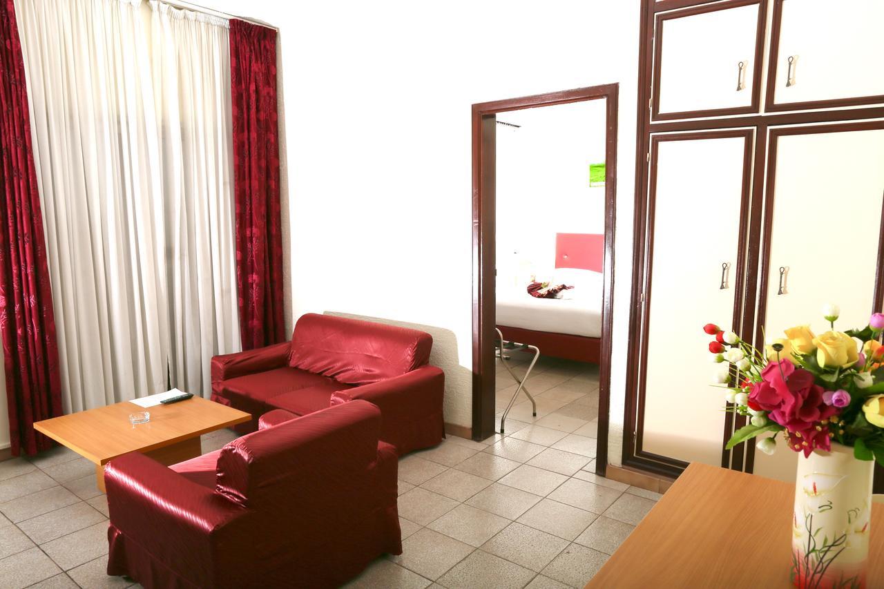 Hotel Mansel Yaoundé エクステリア 写真