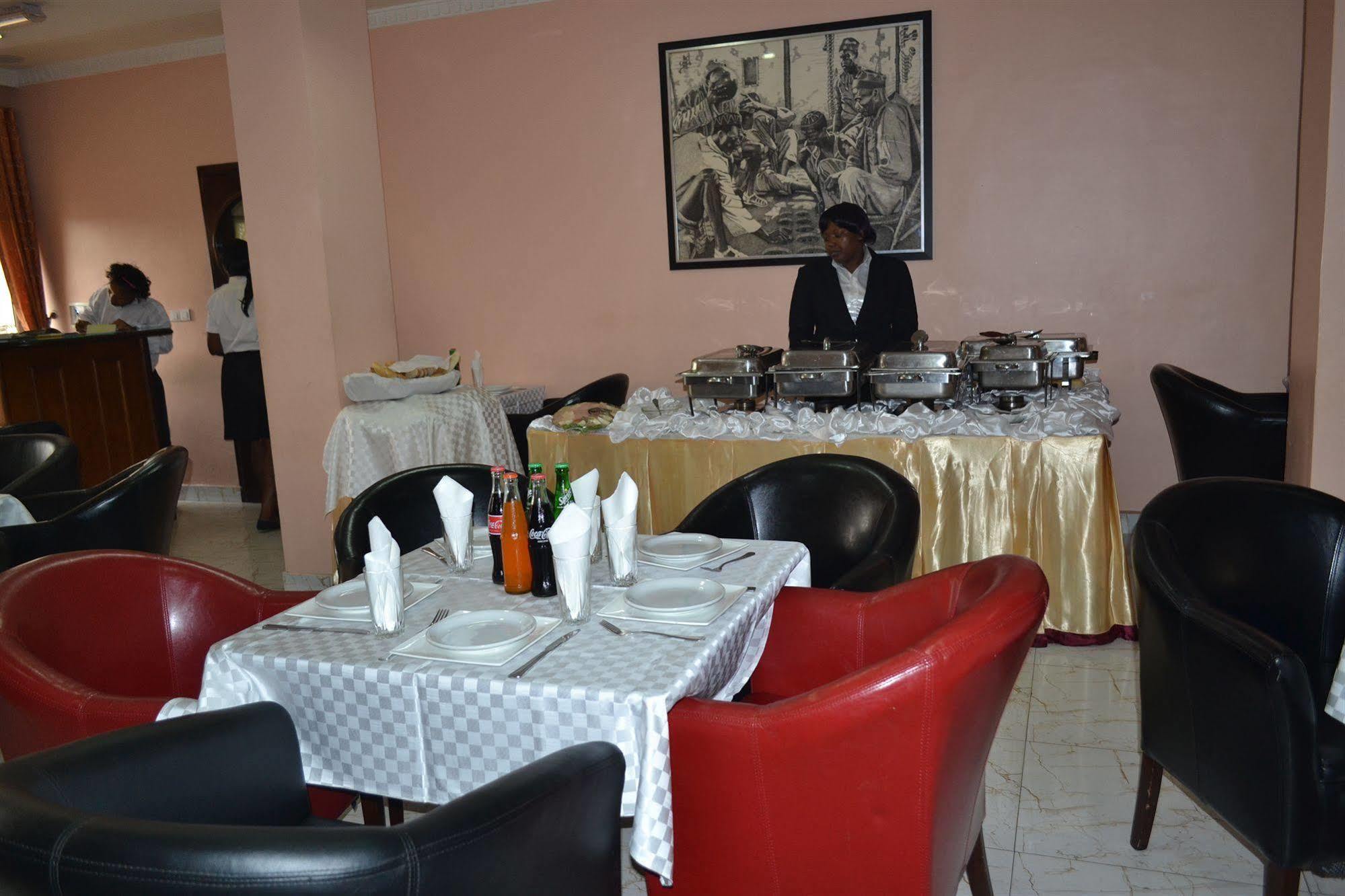 Hotel Mansel Yaoundé エクステリア 写真
