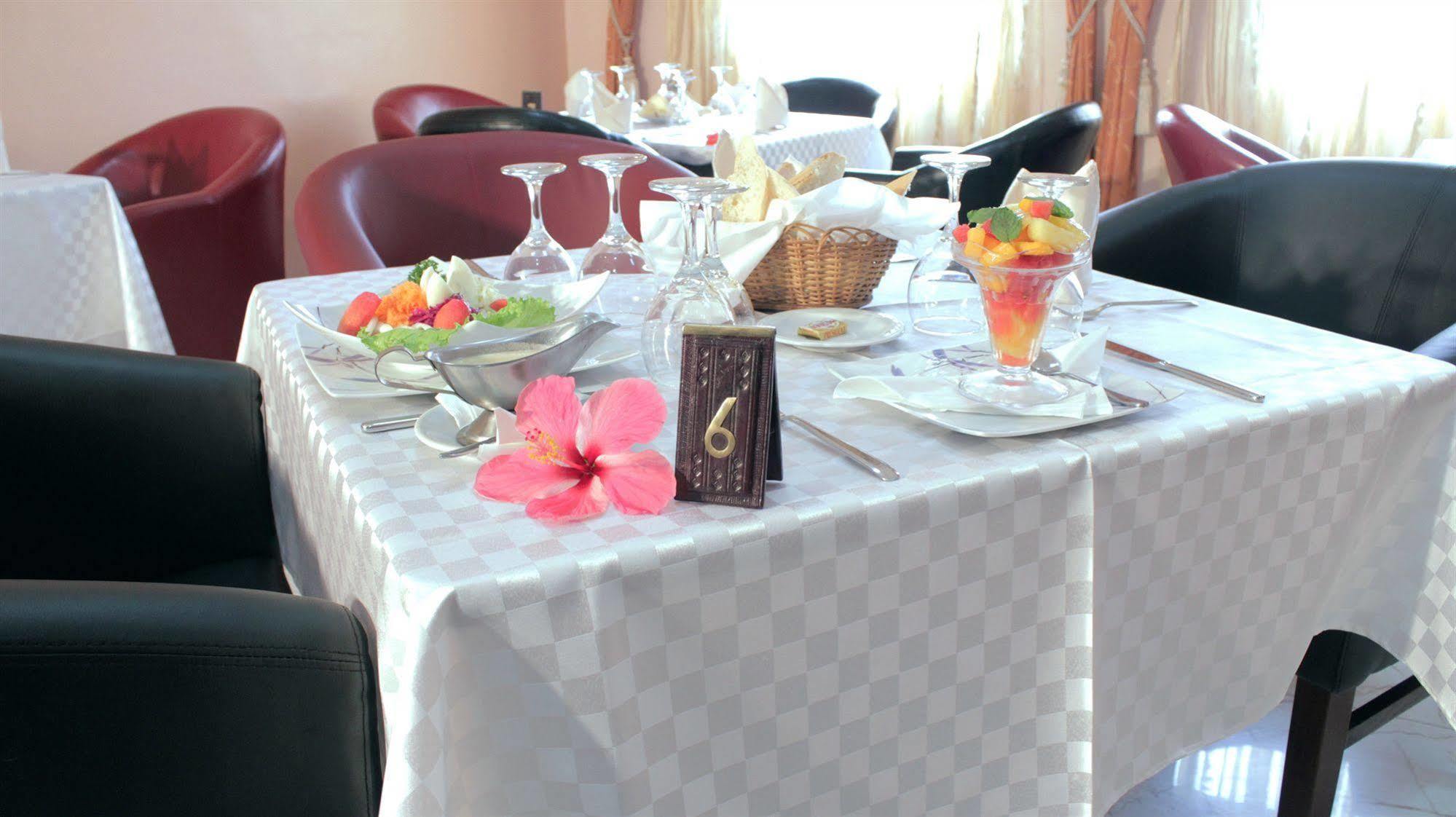 Hotel Mansel Yaoundé エクステリア 写真