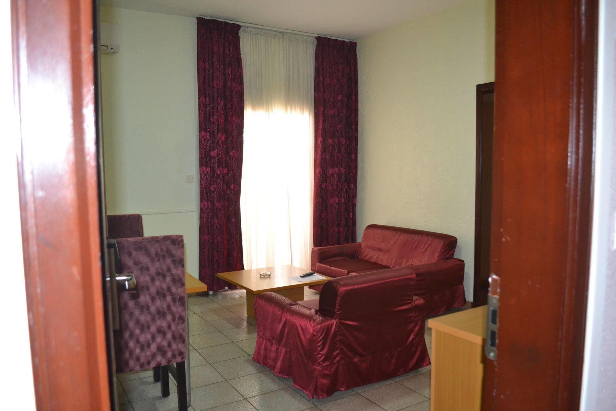 Hotel Mansel Yaoundé エクステリア 写真
