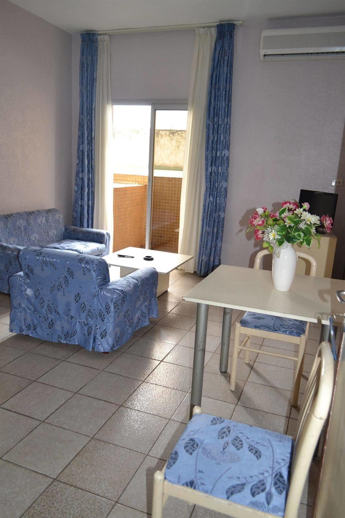 Hotel Mansel Yaoundé エクステリア 写真