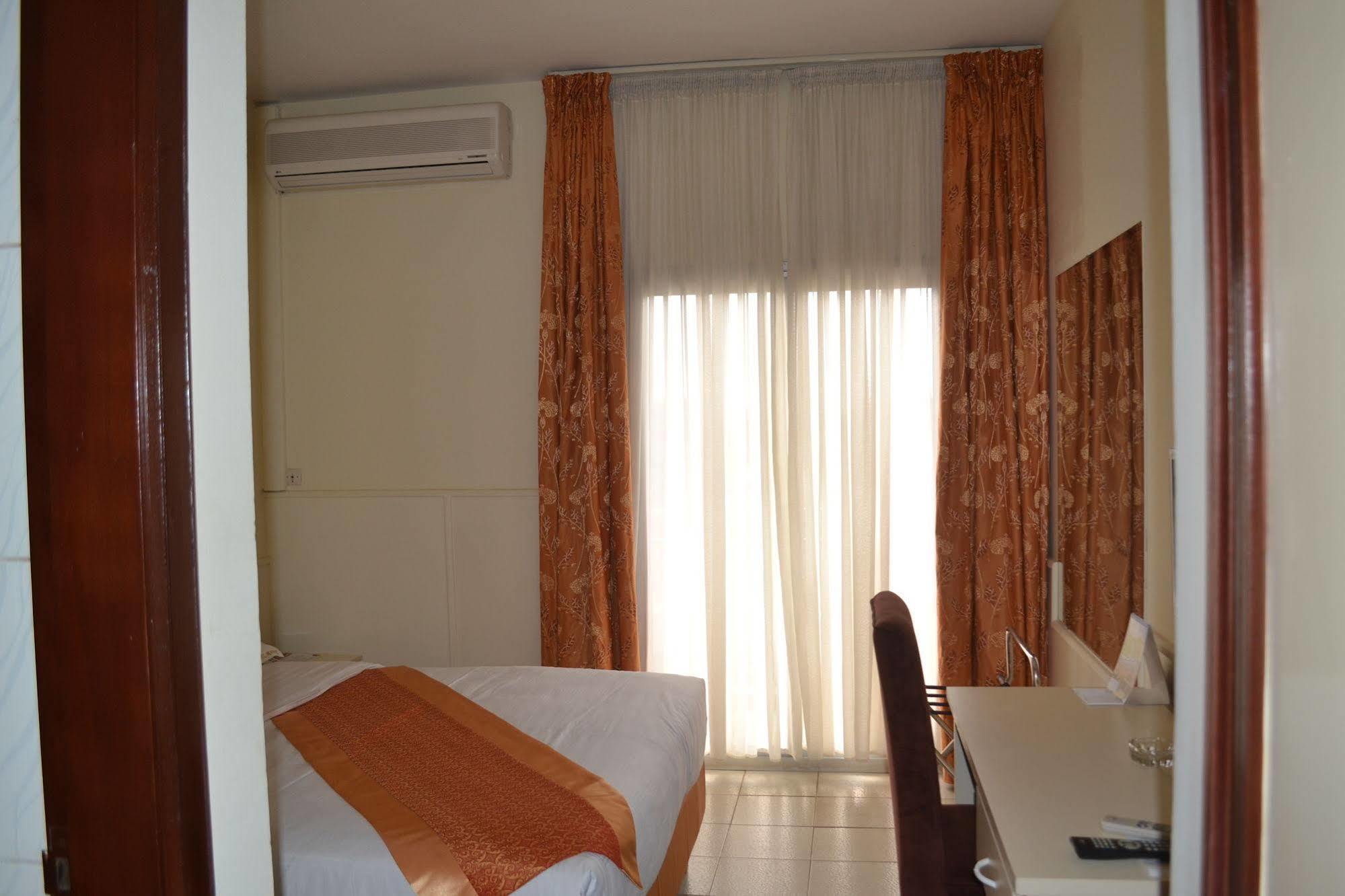 Hotel Mansel Yaoundé エクステリア 写真