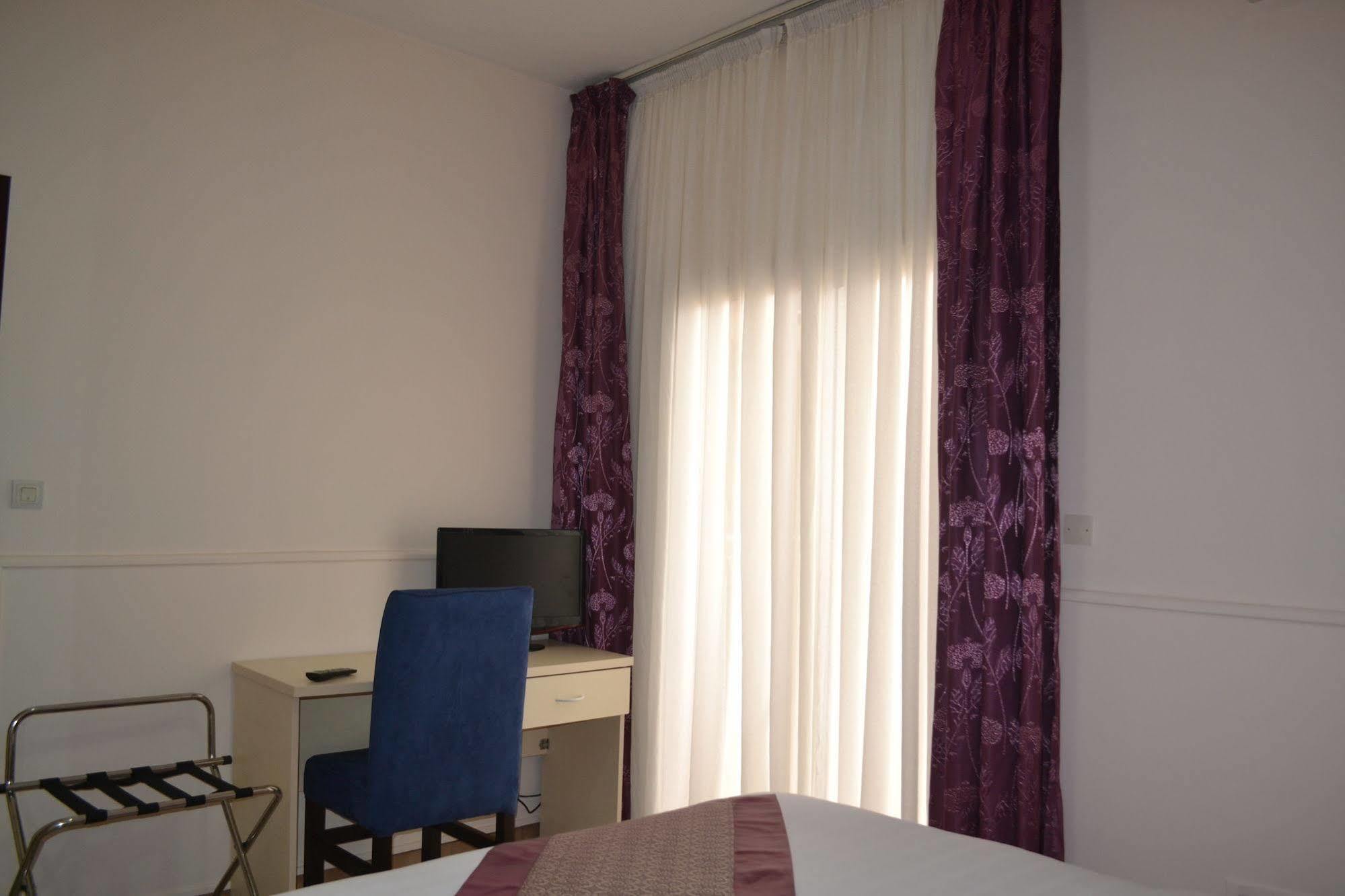 Hotel Mansel Yaoundé エクステリア 写真