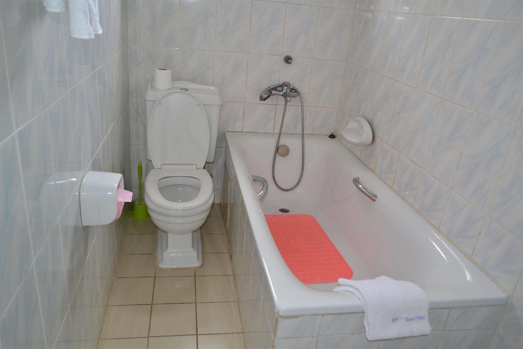 Hotel Mansel Yaoundé エクステリア 写真